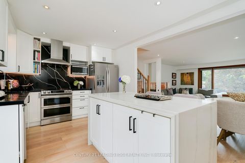 Photo 21 at 4 Aveline Crescent, Bendale, Toronto
