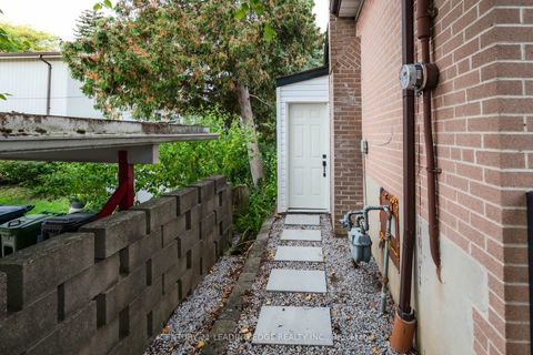 Photo 43 at 4 Aveline Crescent, Bendale, Toronto