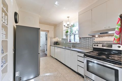 Photo 12 at 2 Wingate Place, Forest Hill North, Toronto
