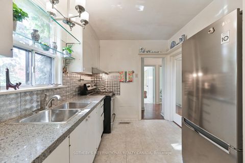 Photo 14 at 2 Wingate Place, Forest Hill North, Toronto