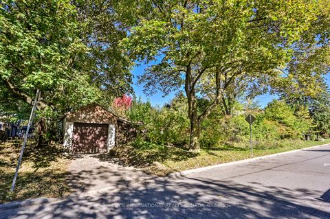 Photo 37 at 2 Wingate Place, Forest Hill North, Toronto