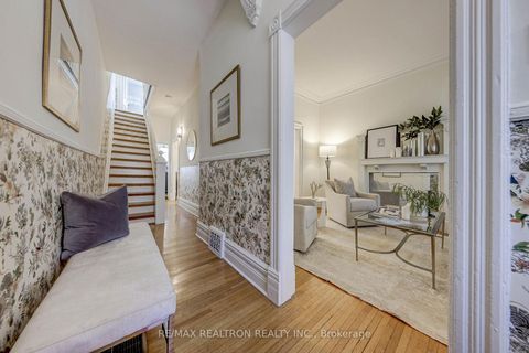 Photo 2 at 146 Manning Avenue, Bellwoods, Toronto