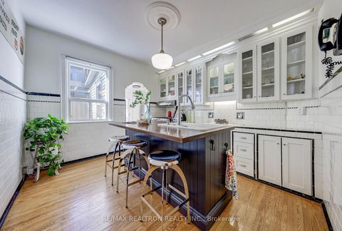 Photo 6 at 146 Manning Avenue, Bellwoods, Toronto