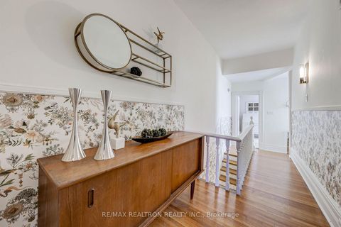 Photo 11 at 146 Manning Avenue, Bellwoods, Toronto