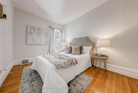 Photo 13 at 146 Manning Avenue, Bellwoods, Toronto