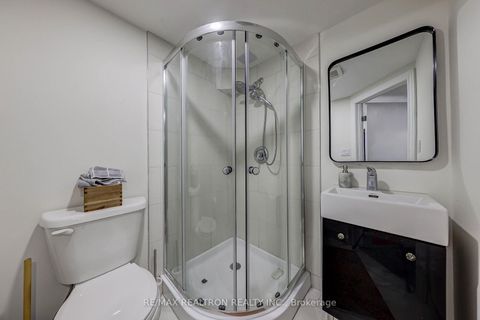 Photo 21 at 146 Manning Avenue, Bellwoods, Toronto