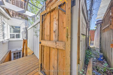 Photo 24 at 146 Manning Avenue, Bellwoods, Toronto