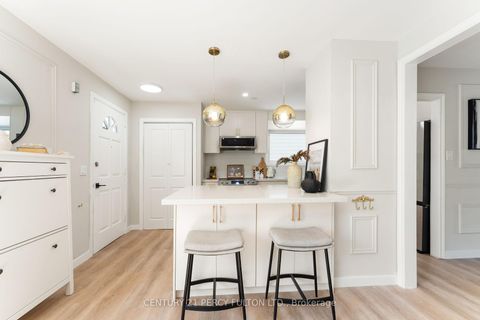 Photo 5 at 34 Topham Road, Parkview, Toronto