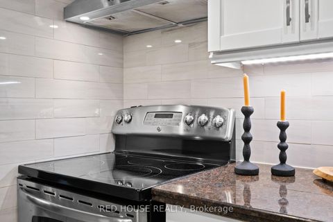 Photo 12 at PH906 - 50 OLD MILL Road, OO Old Oakville, Oakville