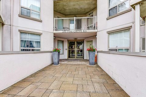 Photo 4 at 101 - 250 Pine Grove Road, Islington Woods, Vaughan