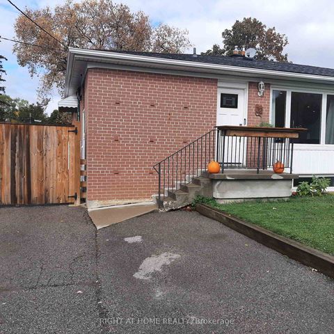 Photo 1 at 32 Davis Road, Aurora Highlands, Aurora Photo 1 at 32 Davis Road, Aurora Highlands, Aurora