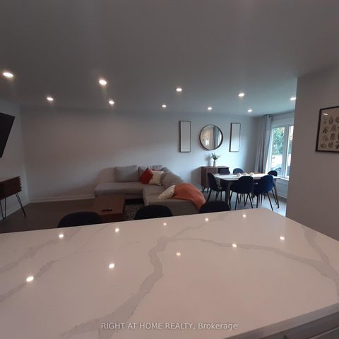 Photo 6 at 32 Davis Road, Aurora Highlands, Aurora