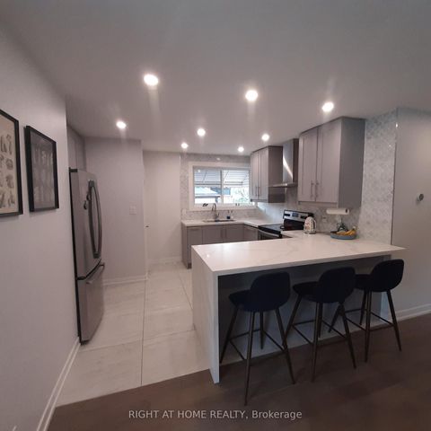 Photo 8 at 32 Davis Road, Aurora Highlands, Aurora