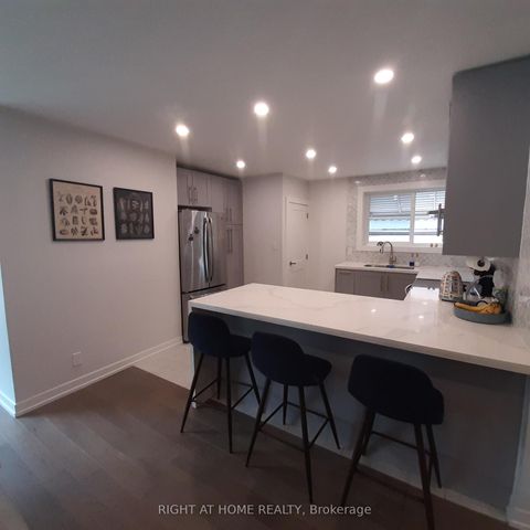 Photo 9 at 32 Davis Road, Aurora Highlands, Aurora