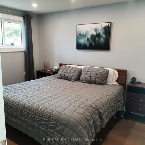 Photo 11 at 32 Davis Road, Aurora Highlands, Aurora
