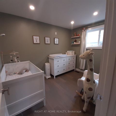 Photo 14 at 32 Davis Road, Aurora Highlands, Aurora