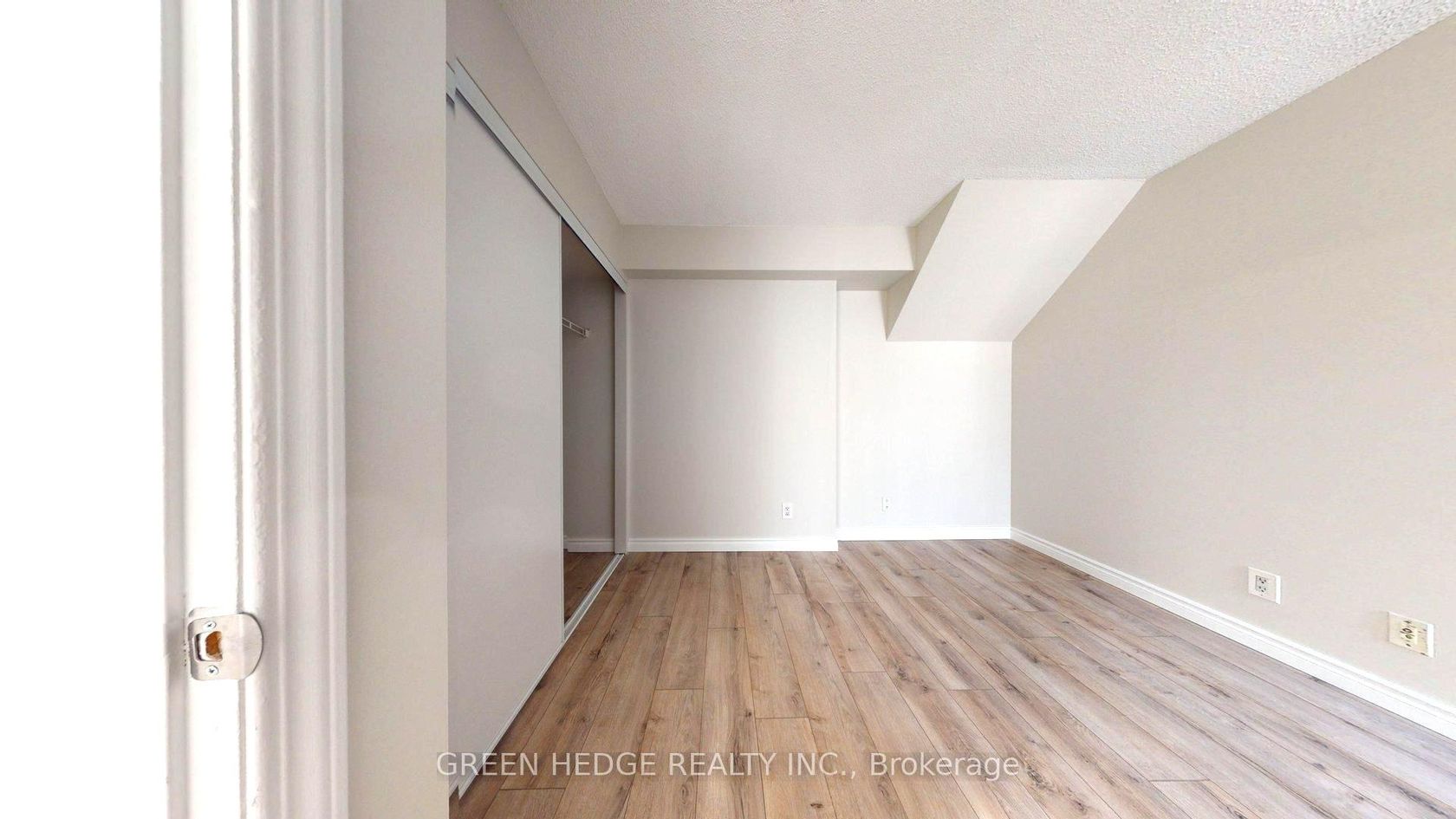 Photo 9 at 418 - 12 Douro Street, Niagara, Toronto Photo 9 at 418 - 12 Douro Street, Niagara, Toronto