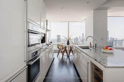 Photo 2 at 6104 - 180 University Avenue, Bay Street Corridor, Toronto