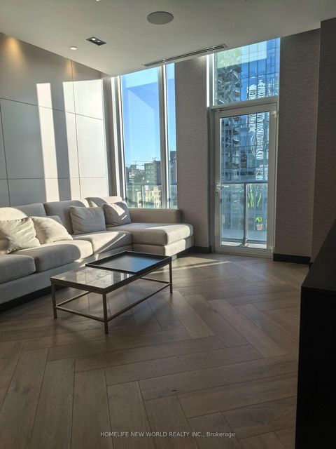 Photo 11 at 605 - 330 Richmond Street W, Waterfront Communities C1, Toronto