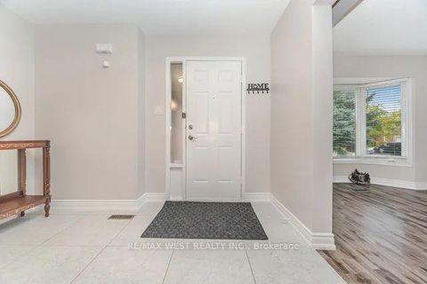 Photo 4 at 86 Dina Road, Maple, Vaughan