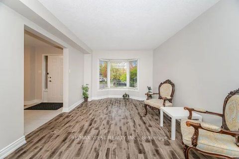 Photo 6 at 86 Dina Road, Maple, Vaughan
