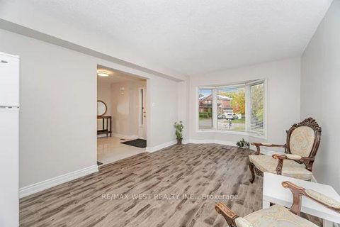 Photo 7 at 86 Dina Road, Maple, Vaughan