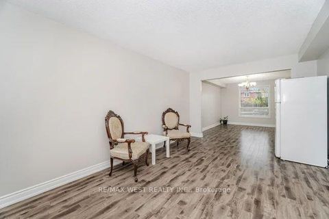Photo 9 at 86 Dina Road, Maple, Vaughan