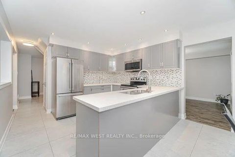Photo 13 at 86 Dina Road, Maple, Vaughan