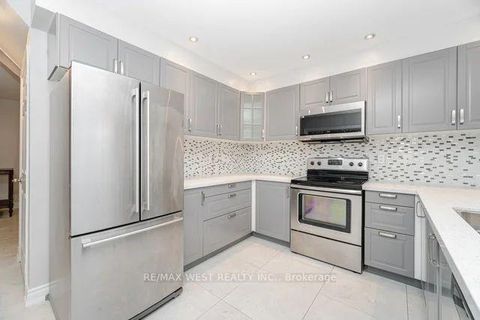 Photo 15 at 86 Dina Road, Maple, Vaughan