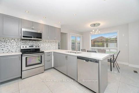 Photo 16 at 86 Dina Road, Maple, Vaughan