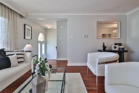 Photo 2 at 6 Lucifer Drive, Pleasant View, Toronto