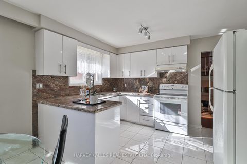 Photo 10 at 6 Lucifer Drive, Pleasant View, Toronto