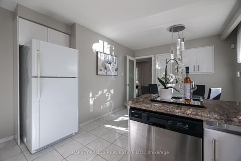 Photo 13 at 6 Lucifer Drive, Pleasant View, Toronto