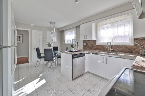 Photo 14 at 6 Lucifer Drive, Pleasant View, Toronto