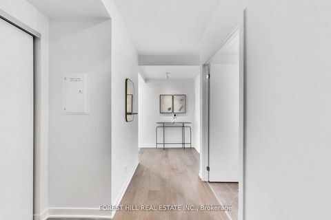 Photo 4 at 807 - 185 Alberta Avenue, Oakwood Village, Toronto Photo 4 at 807 - 185 Alberta Avenue, Oakwood Village, Toronto