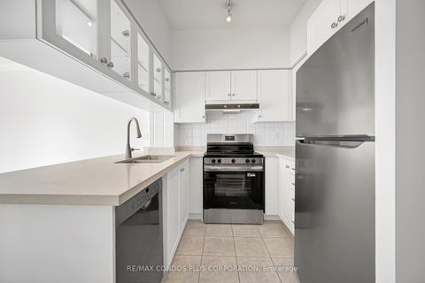Photo 9 at 903 - 909 Bay Street, Bay Street Corridor, Toronto