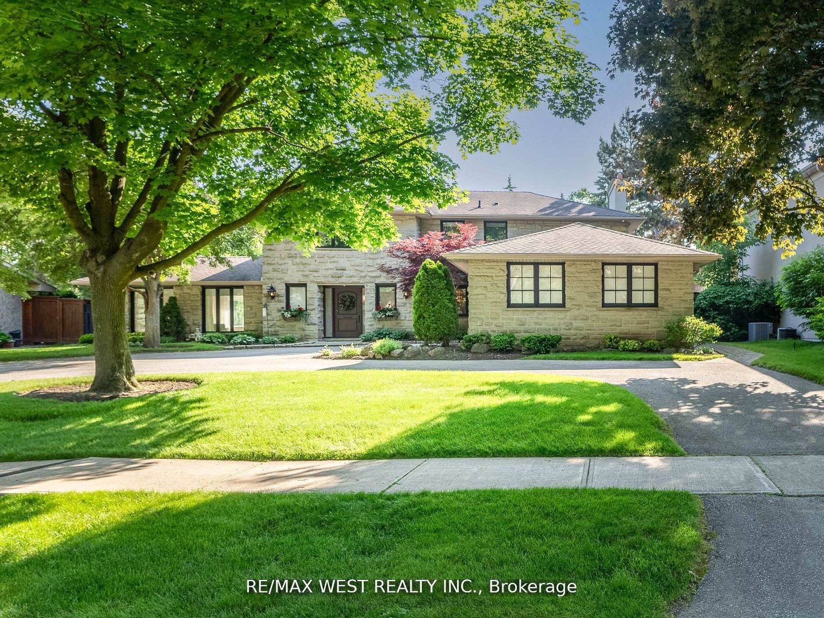 57 Edenvale Crescent, Humber Valley, Toronto photo number 2