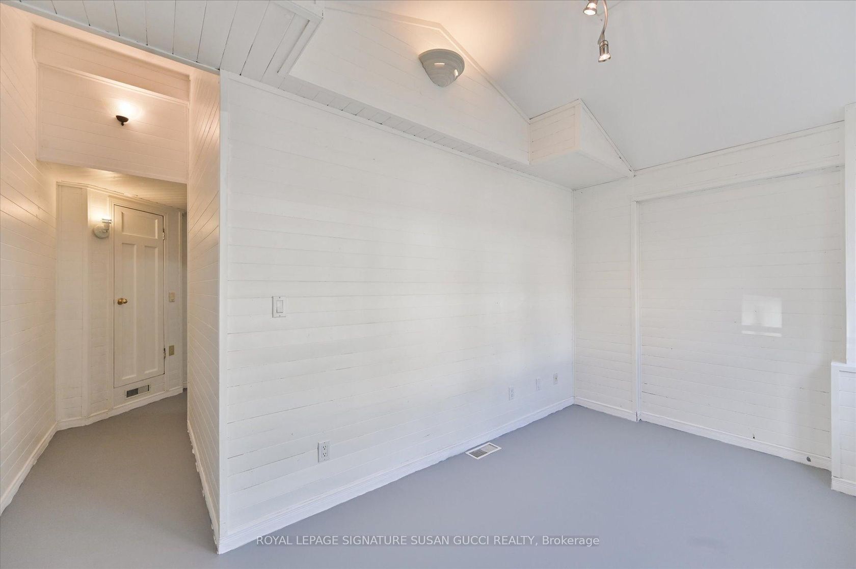 Photo 3 at 1138 Woodbine Avenue, East York, Toronto Photo 3 at 1138 Woodbine Avenue, East York, Toronto