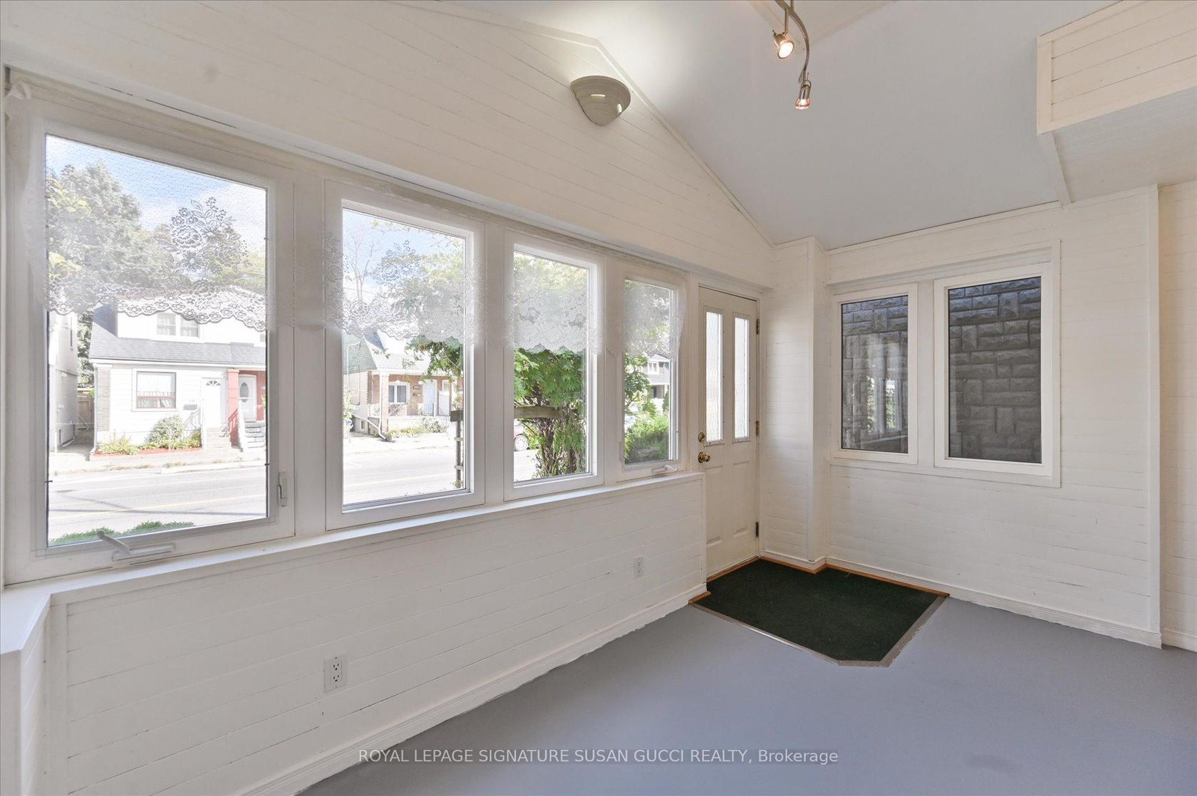Photo 4 at 1138 Woodbine Avenue, East York, Toronto Photo 4 at 1138 Woodbine Avenue, East York, Toronto