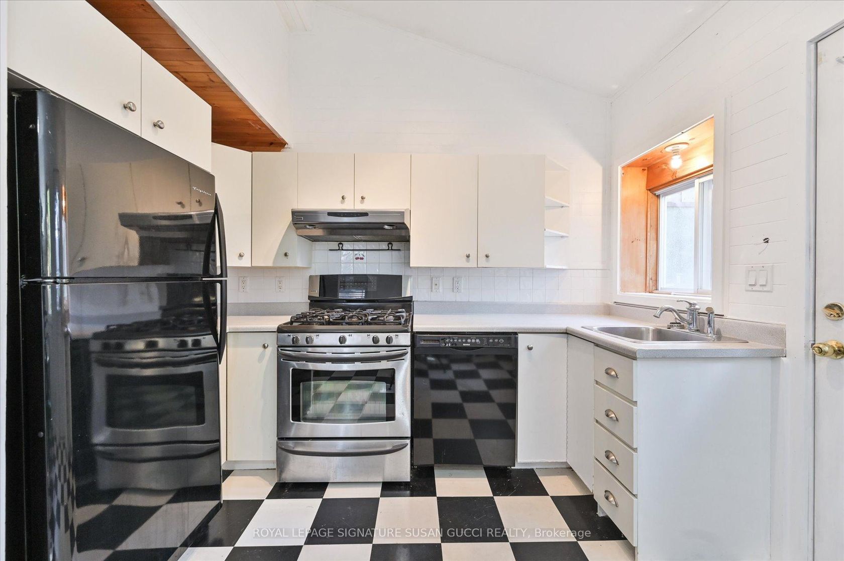 Photo 11 at 1138 Woodbine Avenue, East York, Toronto Photo 11 at 1138 Woodbine Avenue, East York, Toronto