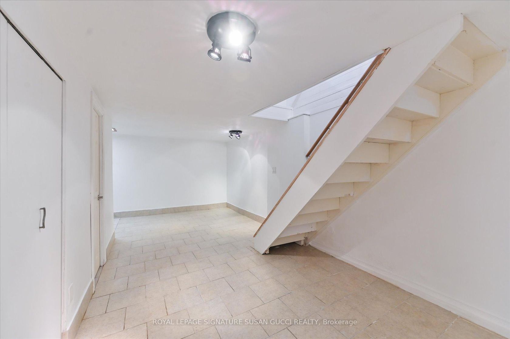Photo 18 at 1138 Woodbine Avenue, East York, Toronto Photo 18 at 1138 Woodbine Avenue, East York, Toronto