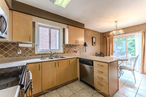 Photo 3 at 10 Stephanie Lane, Painswick South, Barrie