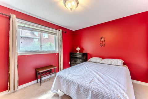 Photo 4 at 10 Stephanie Lane, Painswick South, Barrie