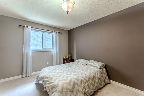 Photo 6 at 10 Stephanie Lane, Painswick South, Barrie