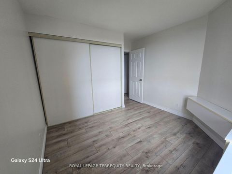 Photo 11 at 1209 - 61 Markbrook Lane, Jamestown, Toronto