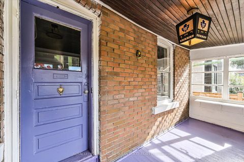 Photo 2 at 9 Everett Crescent, Lumsden, Toronto