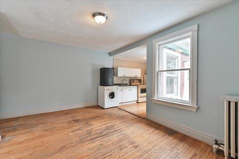 Photo 8 at 9 Everett Crescent, Lumsden, Toronto
