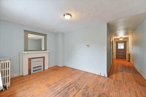 Photo 9 at 9 Everett Crescent, Lumsden, Toronto