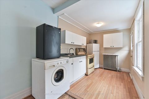 Photo 10 at 9 Everett Crescent, Lumsden, Toronto