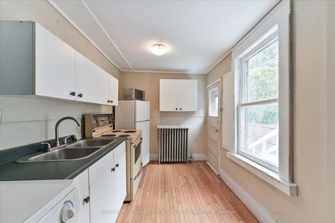 Photo 12 at 9 Everett Crescent, Lumsden, Toronto